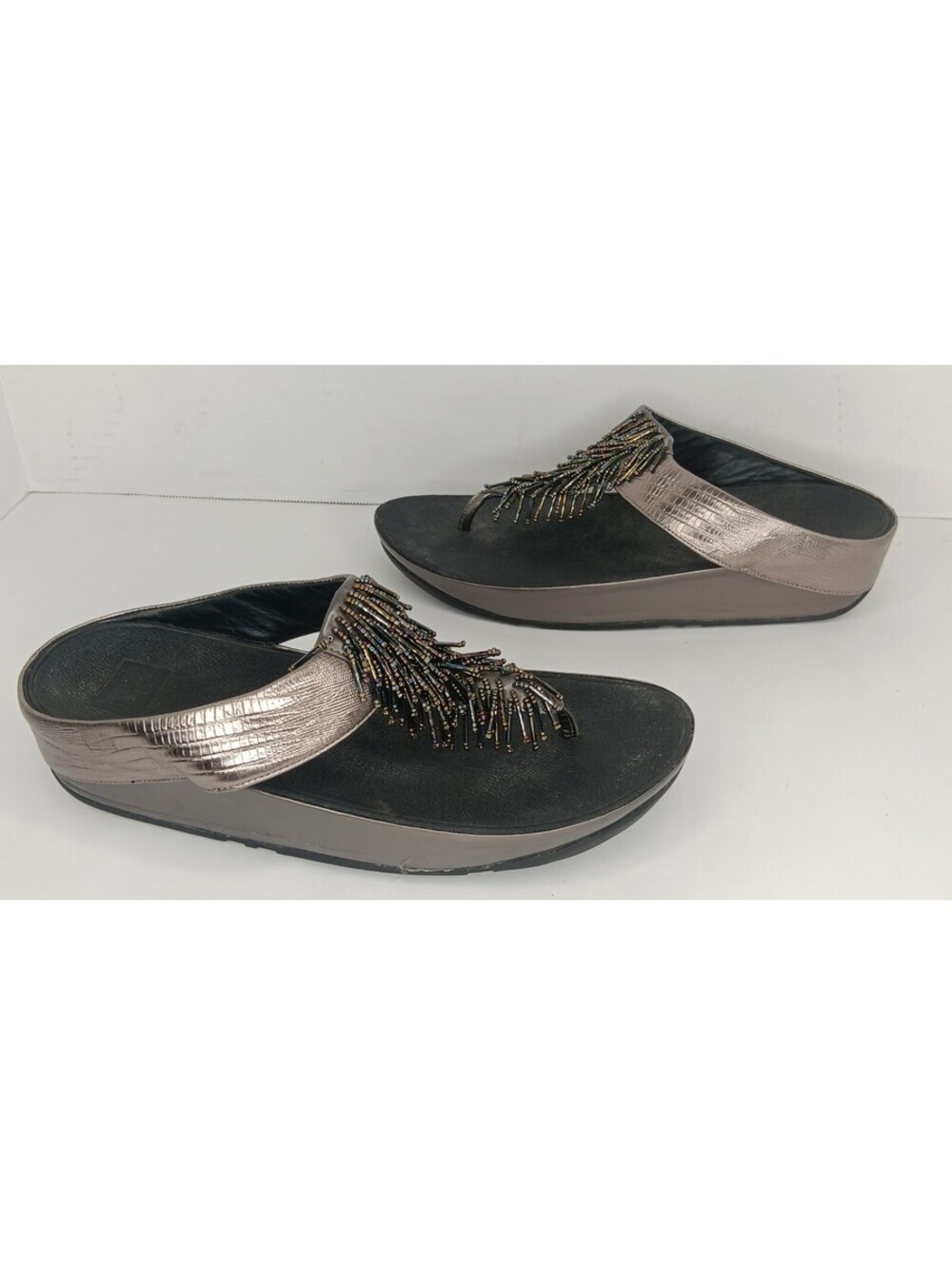 FitFlop Beaded Fringe Thong Sandals Womens 10 Pewter Metallic Style 336-289
